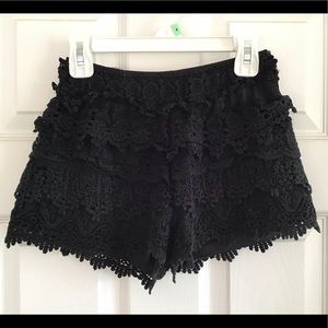 Lace fabric shorts